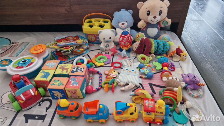 Развивающие игрушки для малышей пакетом