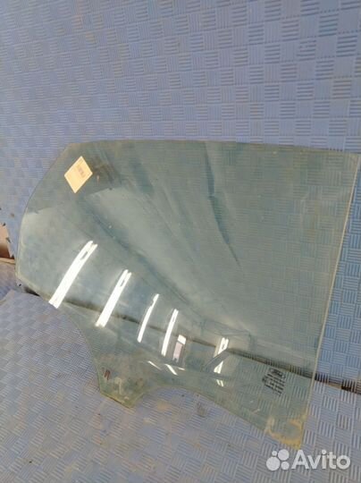 Стекло двери задней правой Ford Focus III (2011—20