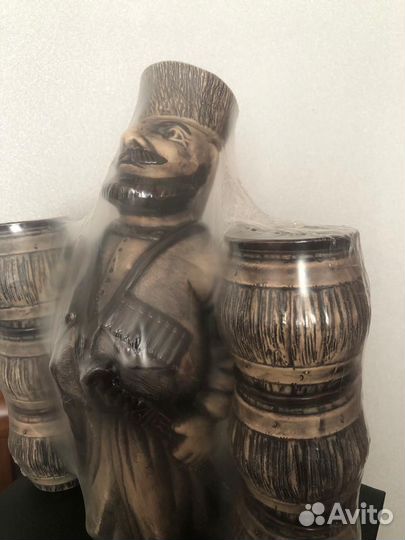 Кувшин для вина и других напитков с шестью бокалам