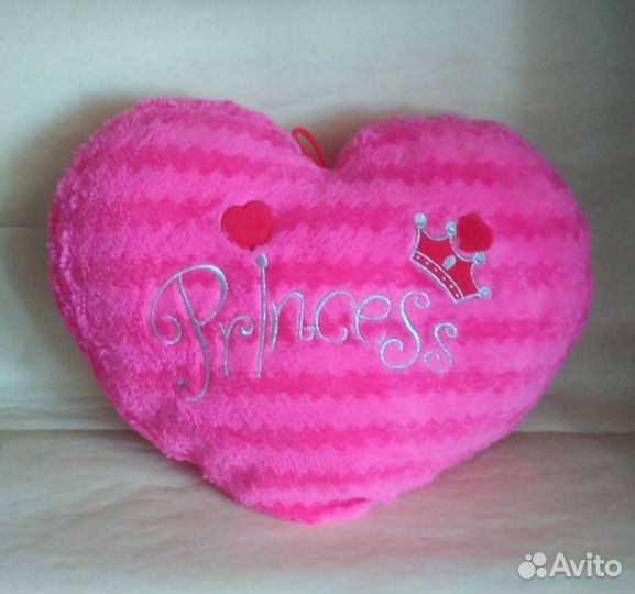 Плюшевое сердце-подушка