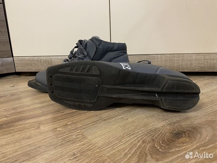 Лыжные ботинки