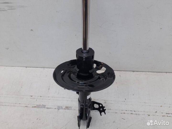 Амортизатор передний правый Toyota Camry 70