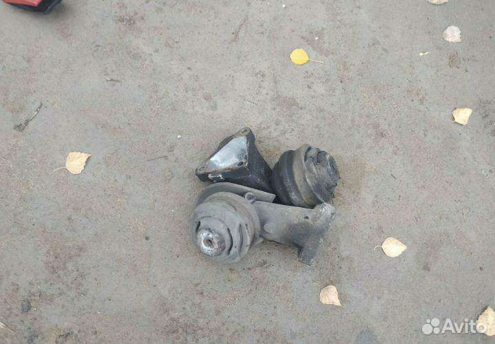 Подушка двигателя Мерседес W124