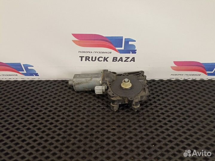 130821916 Моторчик стеклоподъемника правый