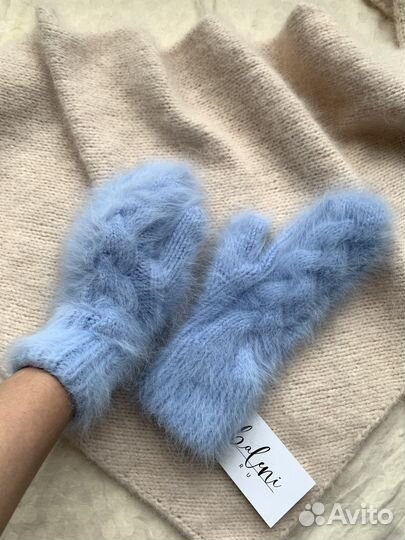 Варежки с косой из ангоры