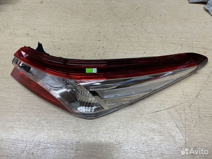 Фонарь задний наружный правый Toyota Camry 70
