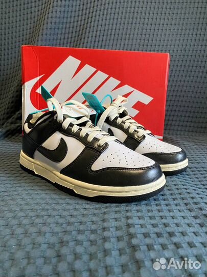 Nike Dunk Low Vintage Panda