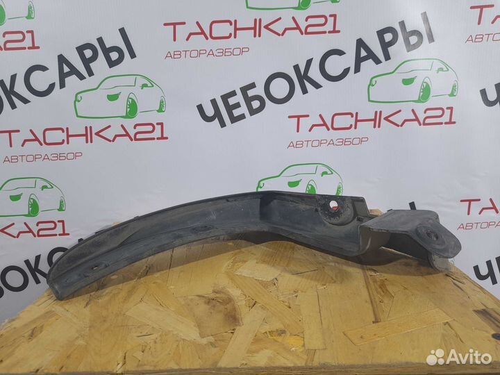 Брызговик передний правый Hyundai Santa Fe 3 12-16