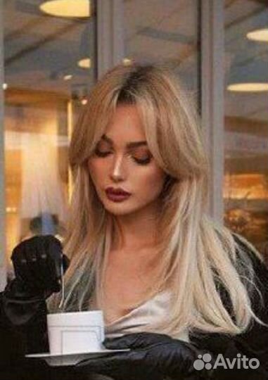 Парик женский блонд с челкой