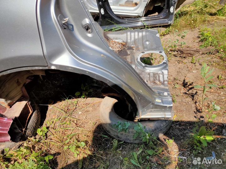 Крыло заднее правое Infiniti FX35 FX45 S50 2002-09