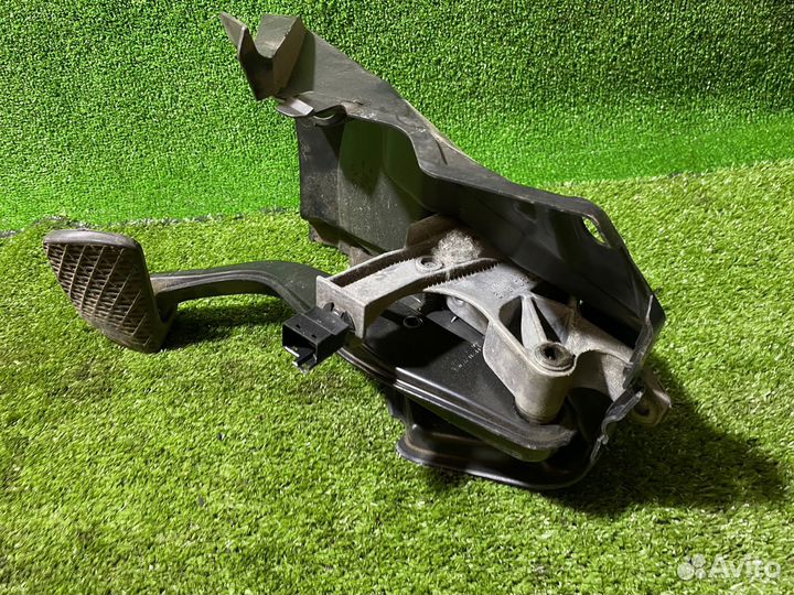 Педаль тормоза Mercedes-Benz W211