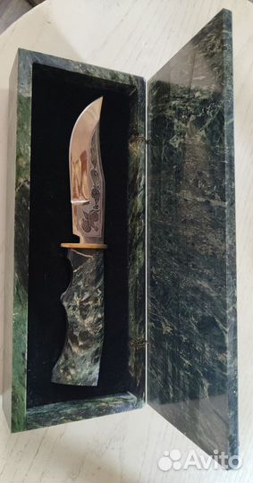 Шкатулка каменная с ножом