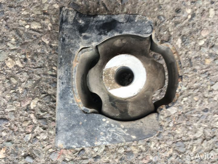 Передняя подушка двигателя toyota RAV 4 2011 г