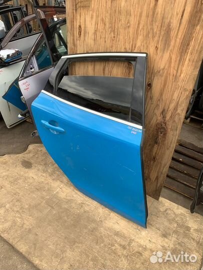 Правая задняя дверь Вольво V40 2 поколение дефект
