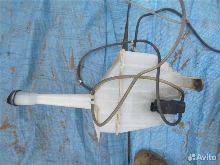 Бачок омывателя Toyota Granvia KCH10 5vzfe 2000