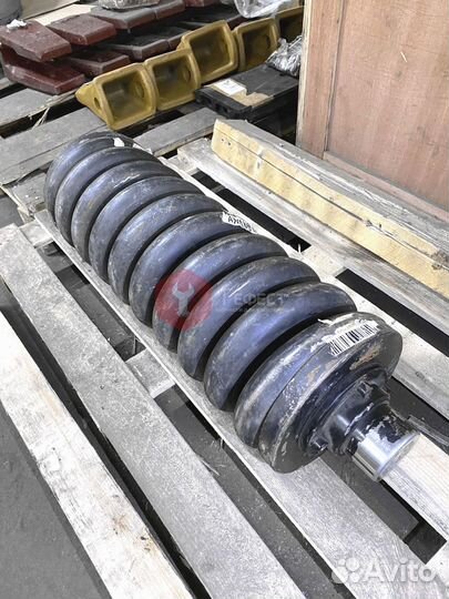 Натяжитель гусеницы Komatsu PC300-8M0