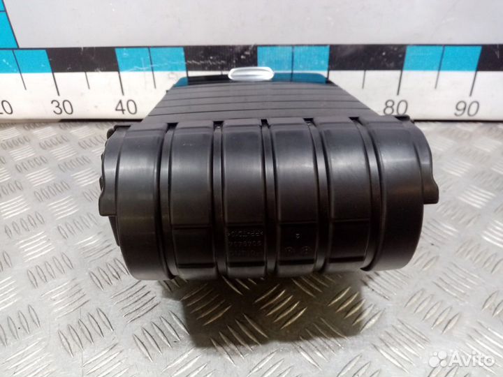 Б/У Вещевое отделение в центральную консоль#001