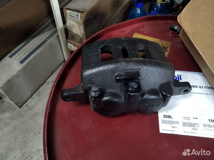 Суппорт тормозной перед. L Chrysler Pacifica 03-08