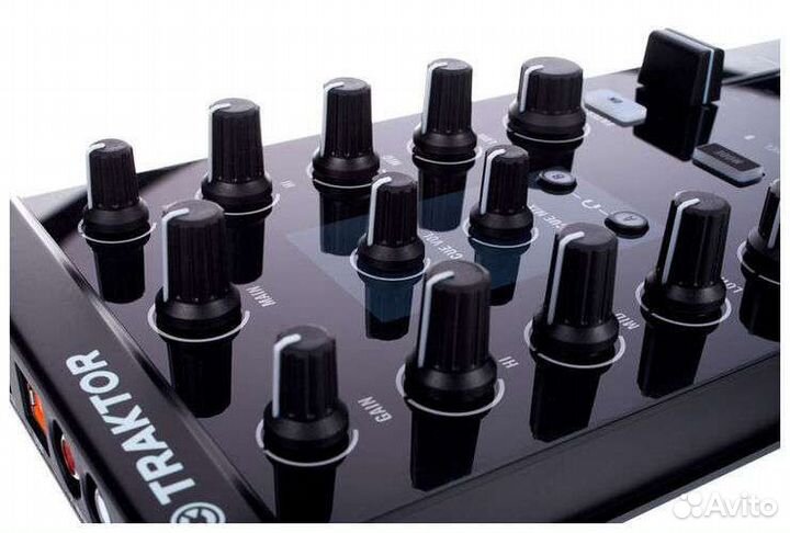 DJ-контроллер NI Traktor Kontrol Z1