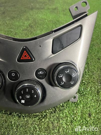 Блок управления отопителем Chevrolet Aveo (T300) 2