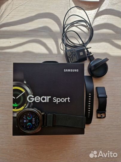 Смарт часы Samsung gear sport