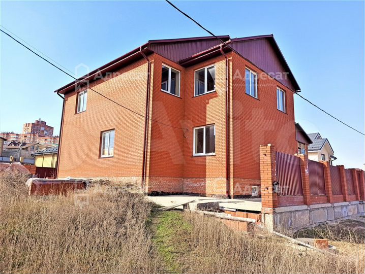 Коттедж 373,5 м² на участке 9,1 сот.