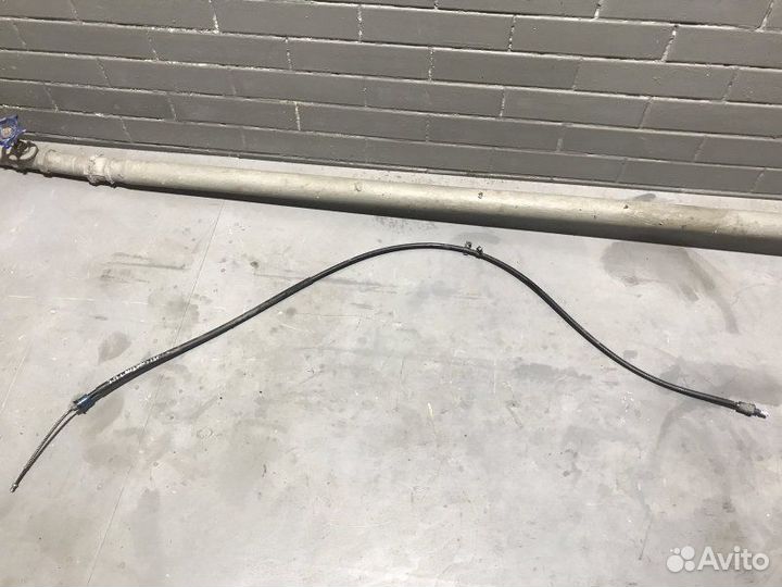 Трос стояночного тормоза правый Renault Sandero