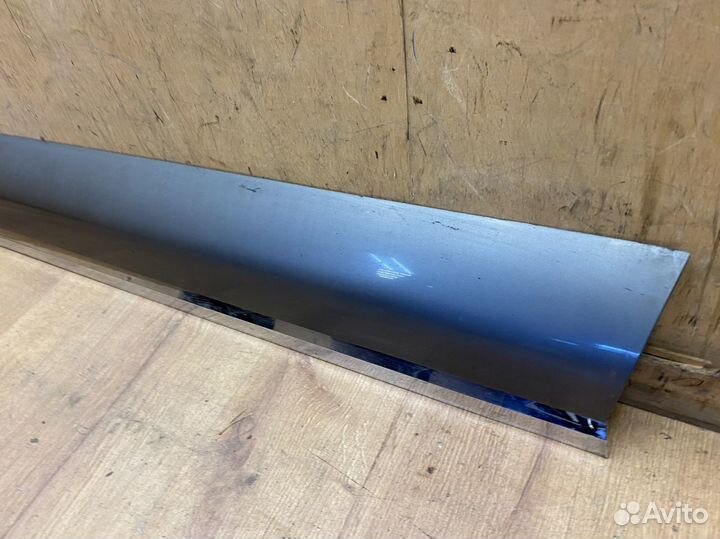 Накладка двери передней правой Vw Touareg 10-18