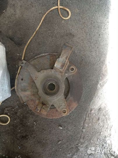 Kia spectra Кулак поворотный правый