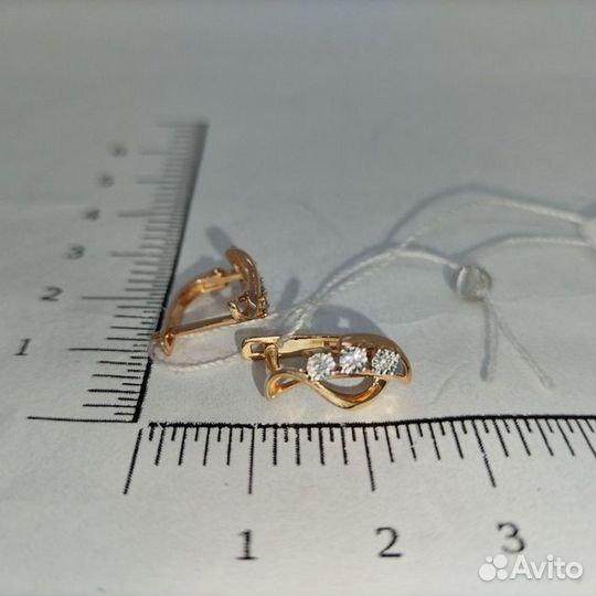 Золотые серьги с камнем