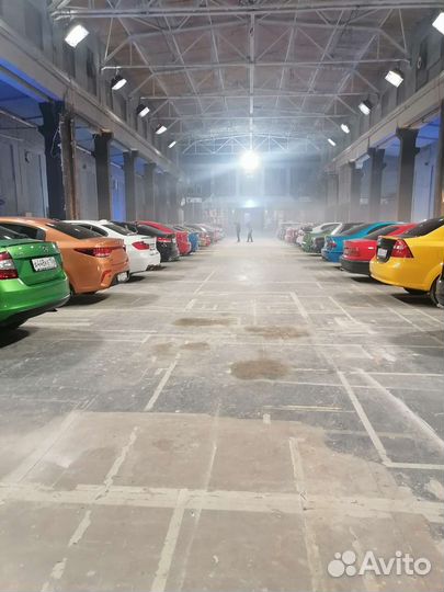 Женщина автоинструктор