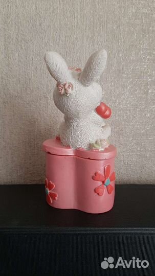 Шкатулка Зайка с цветком/зайчик полистоун