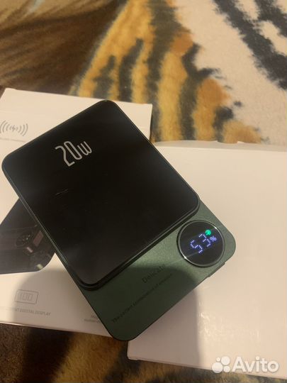 Повербанк с беспроводной зарядкой