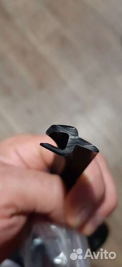 Уплотнитель кромки лобового стекла на рено