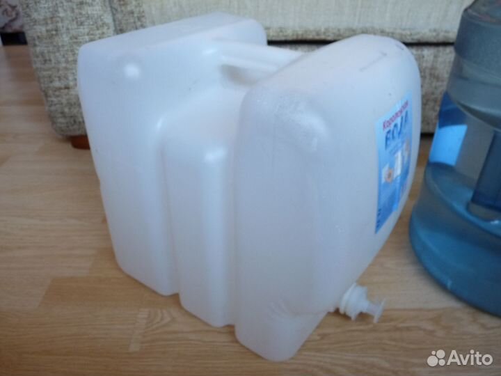 Бутыли с ручкой кулеровские 20;19-и литровые