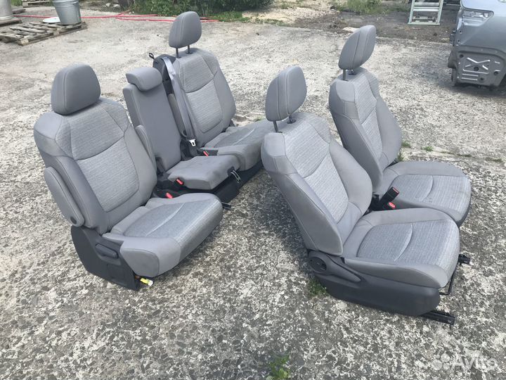 Сиденья Toyota Sienna 4