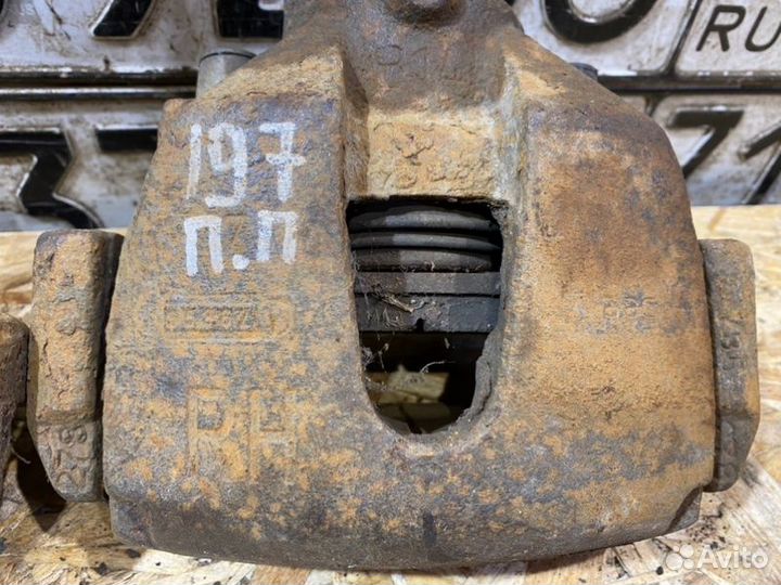 Суппорт передний Ford Focus универсал 1.8 2006