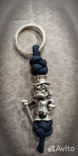 Брелок на ключи из паракорда