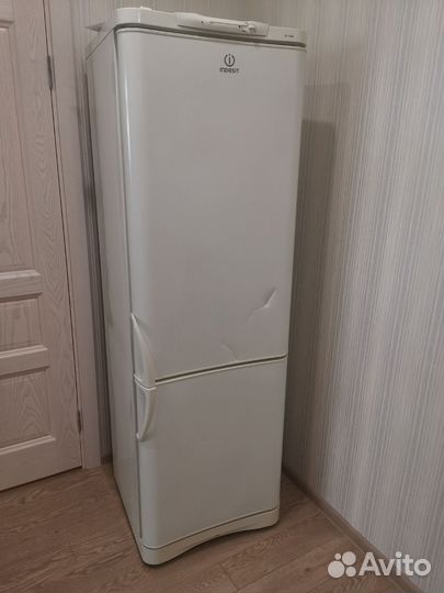 Холодильник бу indesit