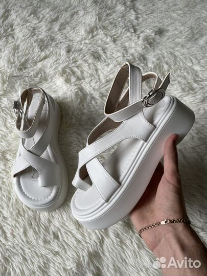 Леопардовые босоножки