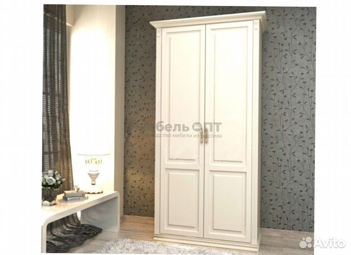 Шкаф распашной вместительный