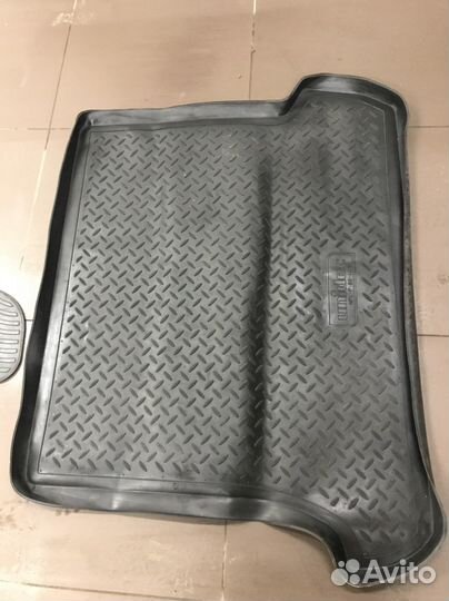 Автомобильные коврики резиновые