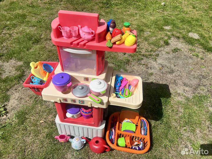 Детская кухня с посудой