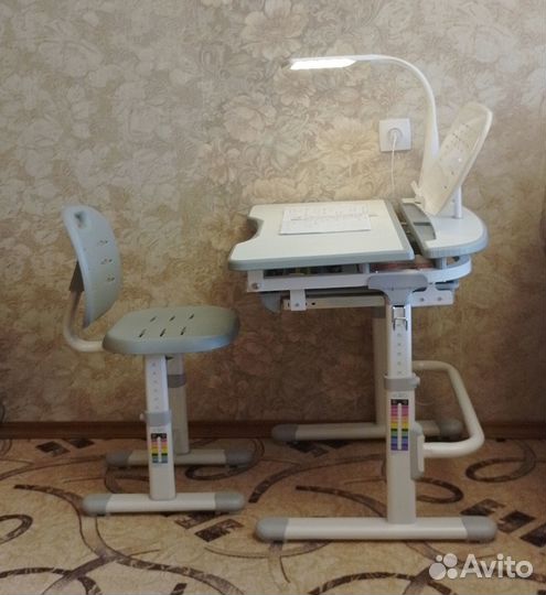 Растущая парта трансформер и стул FunDesk Sorriso