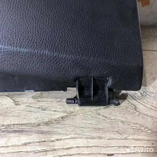 Бардачок нижний Land Rover Discovery III 2004-2009