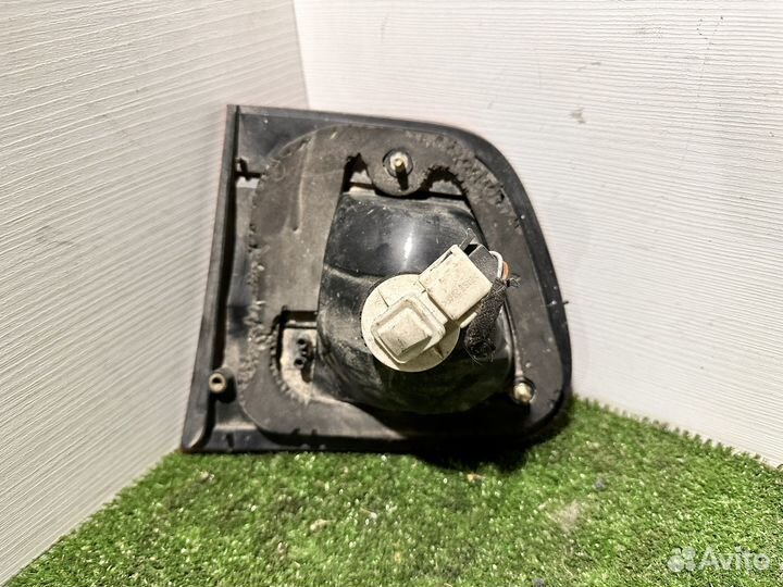 Seat ibiza фонарь крышки багажника