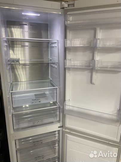 Холодильник Samsung RB37A5201WW