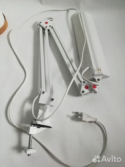 Настольная лампа camelion на струбцине