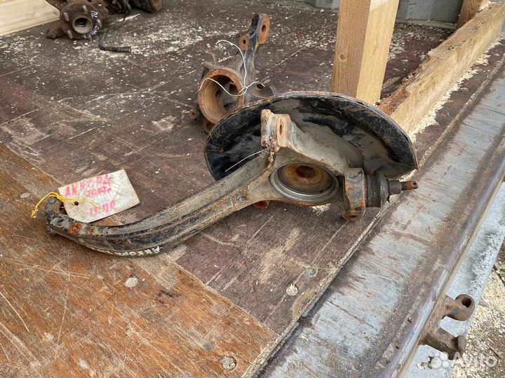 Передний правый поворотный кулак Honda Accord 7