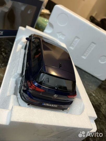 Машина 1:18 volkswagen